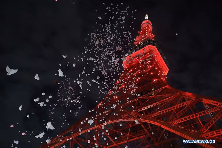 Tháp Tokyo rực đỏ trong dịp Tết Nguyên đán 2020 ở Nhật Bản. Ảnh: Xinhua