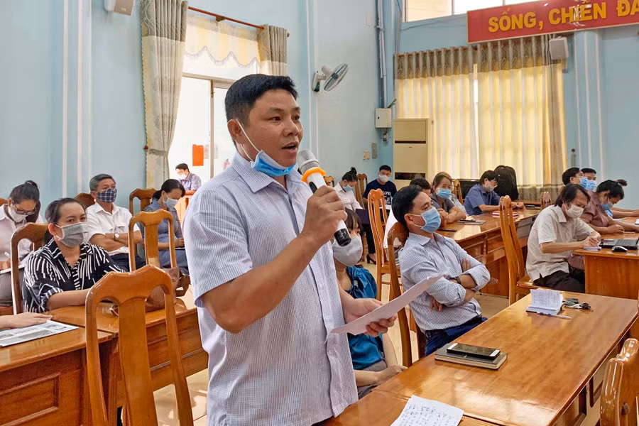 Cử tri xã Chư Băh (thị xã Ayun Pa) kiến nghị nâng cấp tỉnh lộ 668 thành quốc lộ, tạo điều kiện phát triển kinh tế, xã hội thị xã. Ảnh: Vũ Chi
