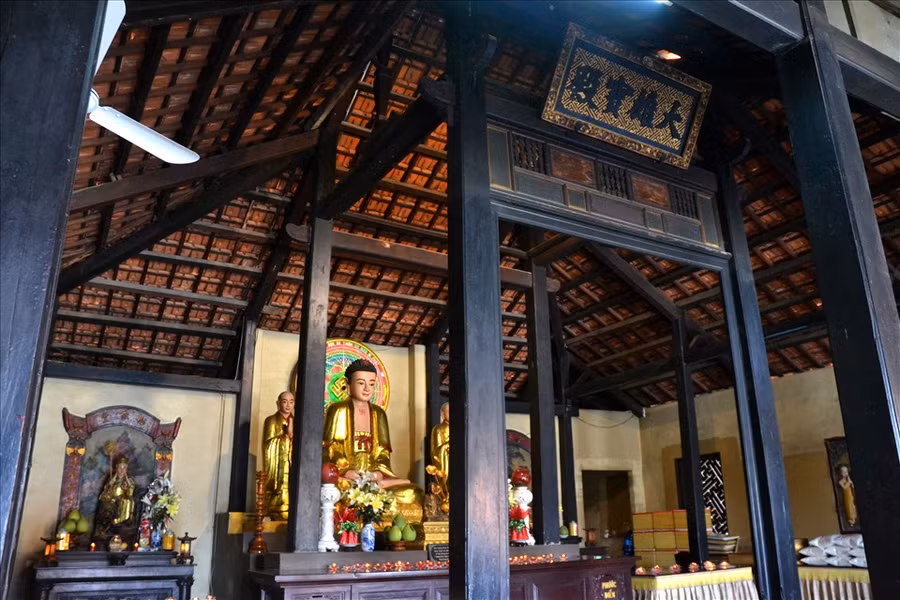 Khu vực Đại hùng bảo điện của chùa Phù Dung. Ảnh: Lục Tùng Khu vực Đại hùng bảo điện của chùa Phù Dung. Ảnh: Lục Tùng