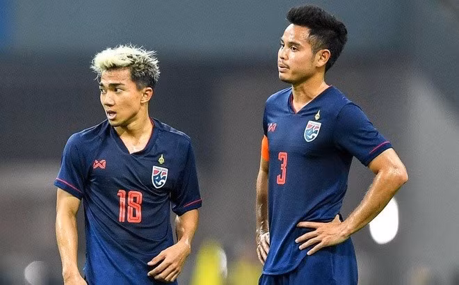 Chanathip và Theerathon khó ra sân cùng tuyển Thái Lan ở trận mở màn AFF Cup 2020. Ảnh: FAT