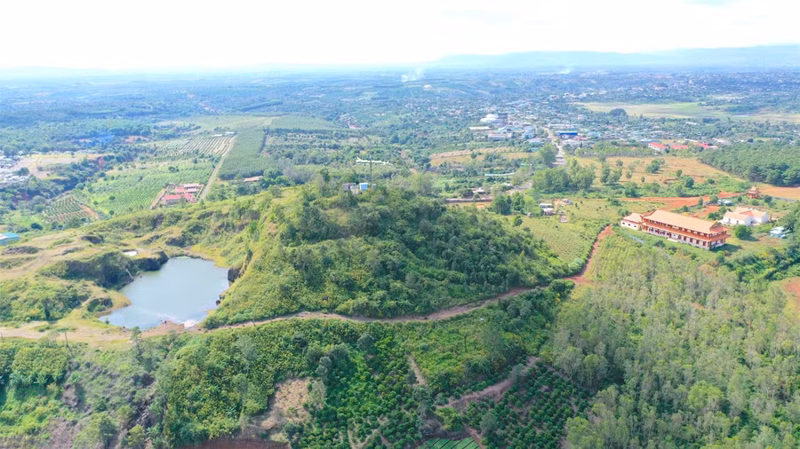 Đồi 37 pháo binh (Núi Đá) là 1 trong những điểm phân thủy ở Phố núi. Ảnh: Tấn Thi