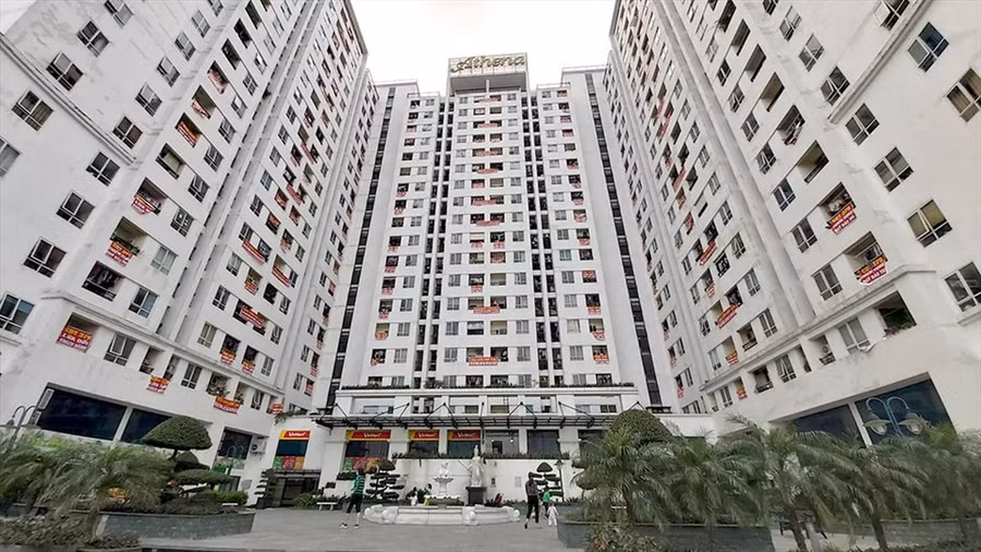 Điều người mua chung cư quan tâm chính là thủ tục xin cấp sổ hồng và những khoản lệ phí phải nộp khi làm bìa sổ. Ảnh minh hoạ: T.Khá