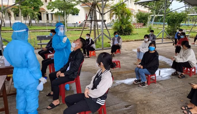 Lấy mẫu xét nghiệm Covid-19 tại TP Tam Kỳ Ảnh: Trung tâm Văn hóa Tam Kỳ