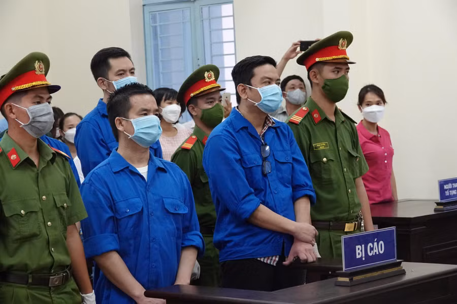  Ngày 28.10.2021, TAND H.Thới Lai (TP.Cần Thơ) tuyên phạt các bị cáo trong nhóm “Báo Sạch” tội “lợi dụng các quyền tự do dân chủ xâm phạm lợi ích của nhà nước; quyền, lợi ích hợp pháp của tổ chức, cá nhân” quy định tại khoản 2 điều 331 của bộ luật Hình sự. Ảnh: Tú Uyên