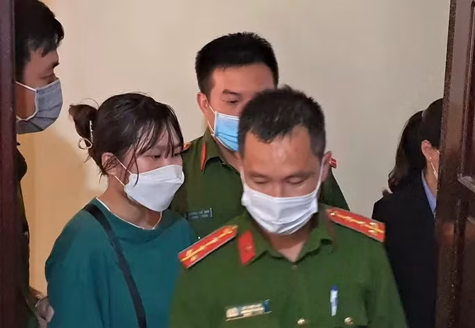 Đối tượng Huỳnh Nguyễn Hà Vy (19 tuổi) bị Công an tỉnh Lâm Đồng bắt giữ phục vụ công tác điều tra.