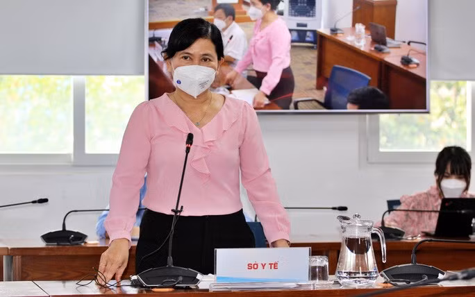 Bà Nguyễn Thị Huỳnh Mai, Chánh Văn phòng Sở Y tế TP HCM chia sẻ thông tin tại buổi họp báo