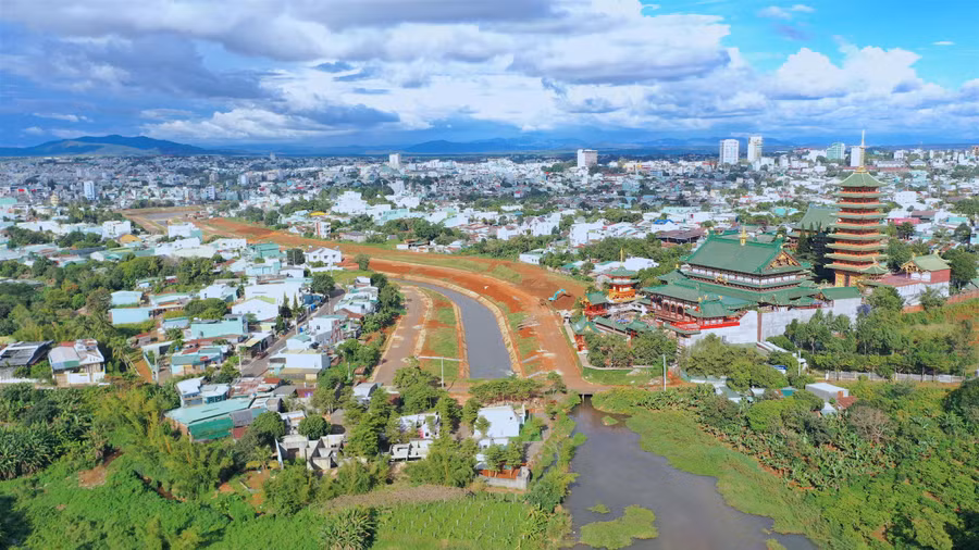 Một đoạn suối Hội Phú nhìn từ trên cao. Ảnh: Tấn Thi