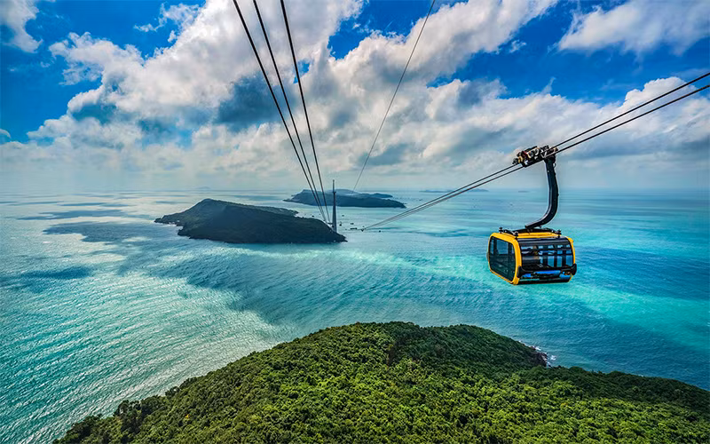  Cáp treo Hòn Thơm, một địa điểm du lịch nổi tiếng tại Phú Quốc.
