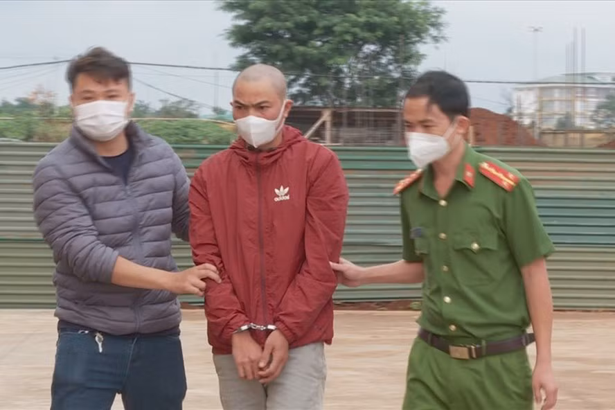 Lực lượng chức năng TP.Buôn Ma Thuột (tỉnh Đắk Lắk) bắt khẩn cấp đối tượng Y Hải Ayun. Ảnh: T.X