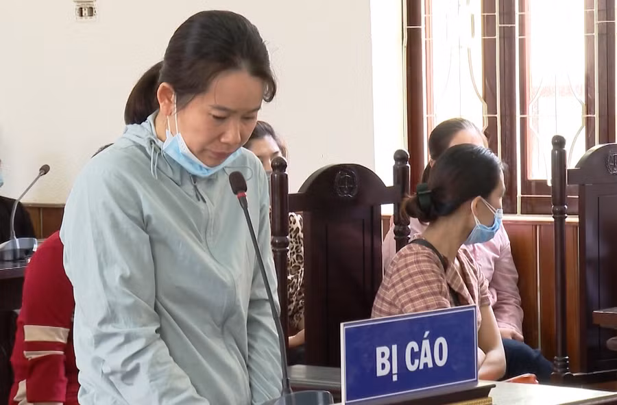 Bị cáo Nguyễn Thị Sa tại phiên tòa xét xử sơ thẩm tháng 9/2021. Ảnh: NH Bị cáo Nguyễn Thị Sa tại phiên tòa xét xử sơ thẩm tháng 9/2021. Ảnh: NH