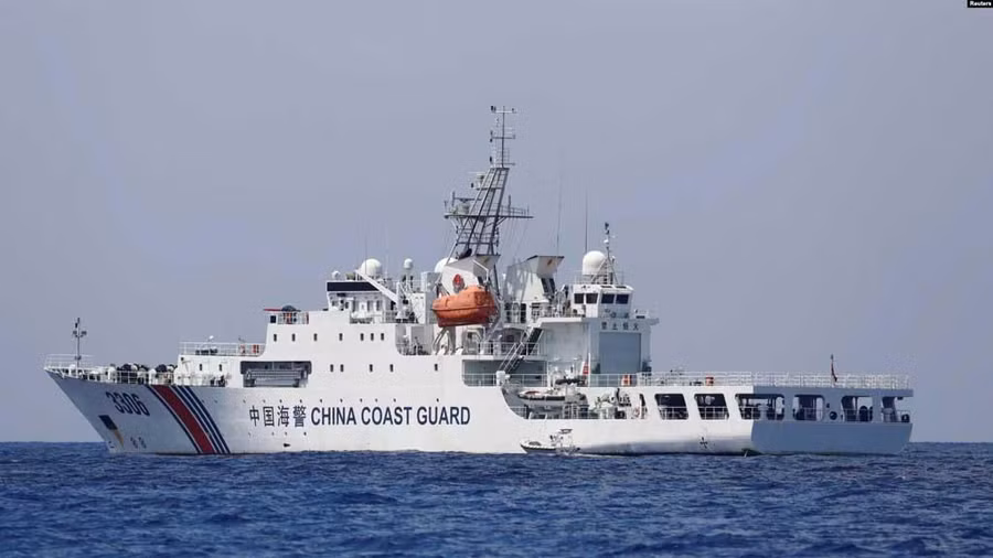 Tàu hải cảnh Trung Quốc thường xuyên gây rối trên Biển Đông-Ảnh: Reuters