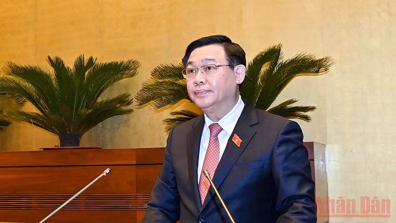Chủ tịch Quốc hội Vương Đình Huệ phát biểu bế mạc kỳ họp. Chủ tịch Quốc hội Vương Đình Huệ phát biểu bế mạc kỳ họp.