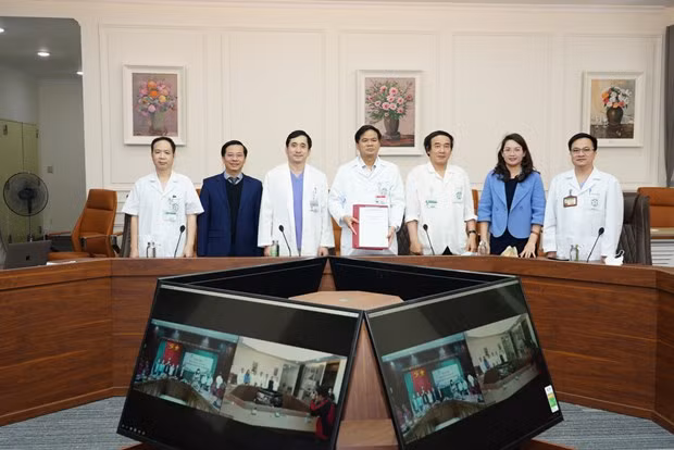 Đại diện lãnh đạo của Bệnh viện Bạch Mai trong buổi lễ ký kết tại Hà Nội. Ảnh: PV/Vietnam+