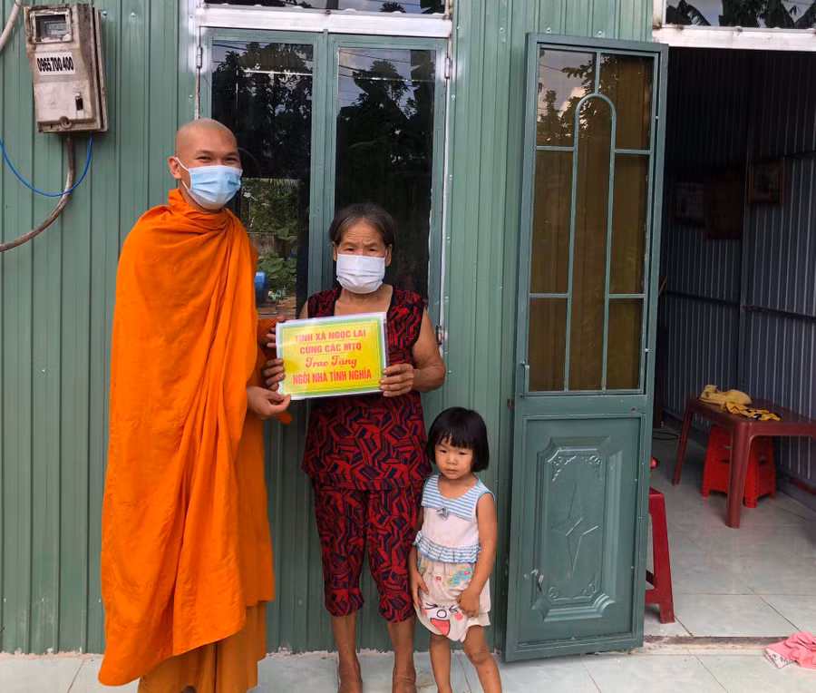 Tịnh xá Ngọc Lai tặng nhà tình thương cho hộ nghèo tại huyện Ia Grai. Ảnh: Thanh Nhật
