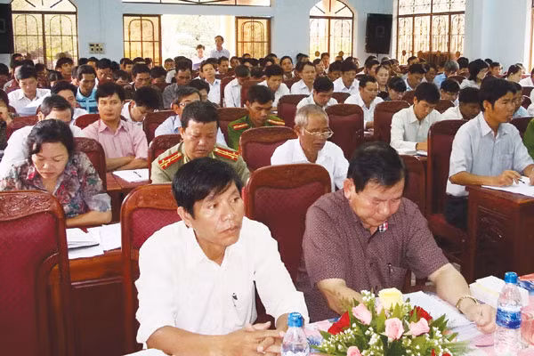 Học tập Nghị quyết Trung ương 4(khóa XI). Ảnh: T.N