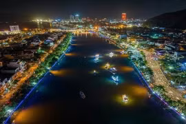 Sông Hà Thanh về đêm. Ảnh: Q.N