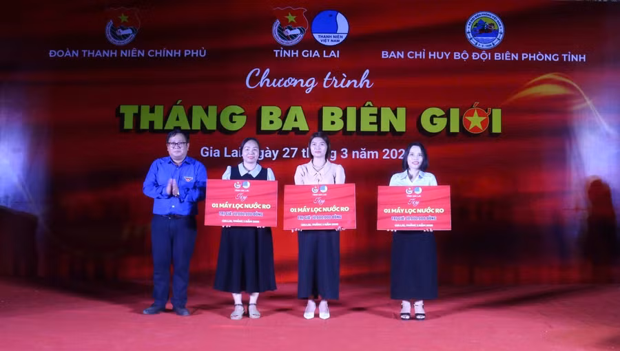 trao-tang-3-may-loc-nuoc-tri-gia-10-trieu-dong-cho-cac-truong-hoc-tren-dia-ban.jpg