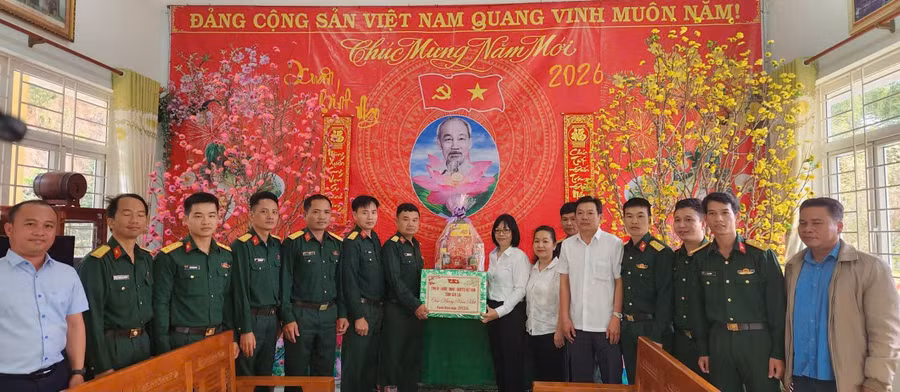 doan-da-den-tham-chuc-tet-kho-k54-dong-quan-tren-dia-ban-xa-ia-rbol.jpg