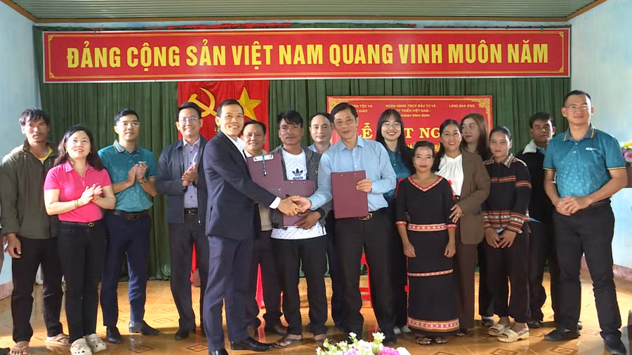 cac-ben-trao-ban-giao-uoc-ky-ket-anh-huy-toan.jpg