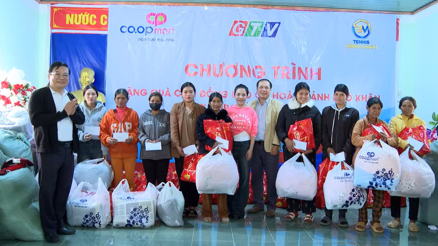 100-ho-kho-khan-nhan-qua-tai-chuong-trinh.jpg