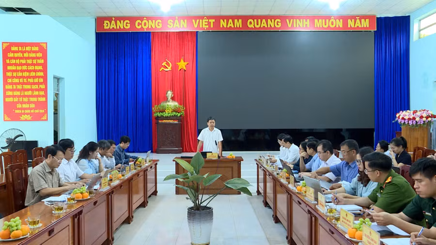 1-quang-canh-buoi-lam-viec-anh-huy-toan.jpg