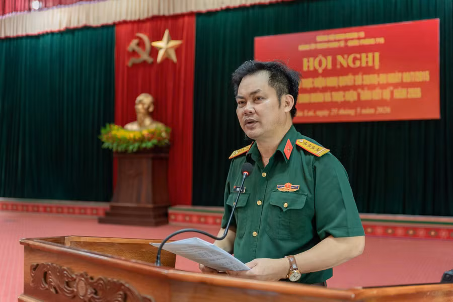 dai-ta-hoang-duc-toa-bi-thu-dang-uy-pho-doan-truong-doan-kt-qp-715-chu-tri-hoi-nghi.jpg