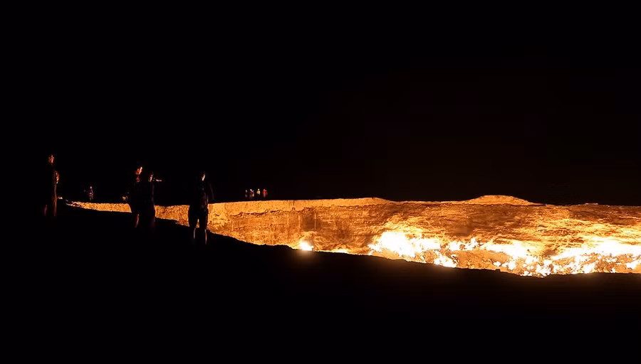 1024px-darvaza-gas-crater-42435083112.jpg