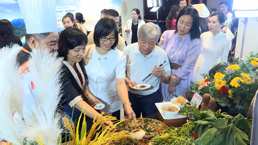 quang-dien-am-thuc-dac-sac-tai-galar-dinner.jpg