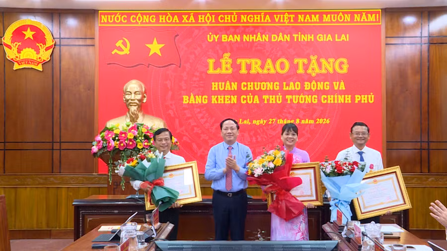 ct-trao-huan-chuong-hang-ba.jpg
