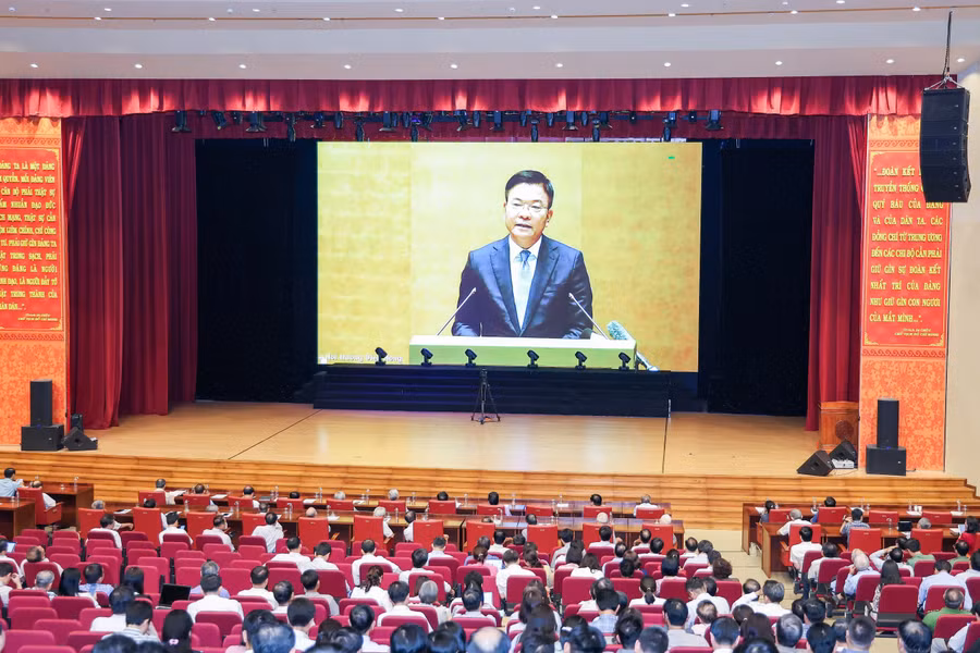 pho-thu-tuong-chinh-phu-le-thanh-long-trinh-bay-chuyen-de-ve-noi-dung-trong-tam-cot-loi-cua-nghi-quyet-so-71-nq-tw.jpg