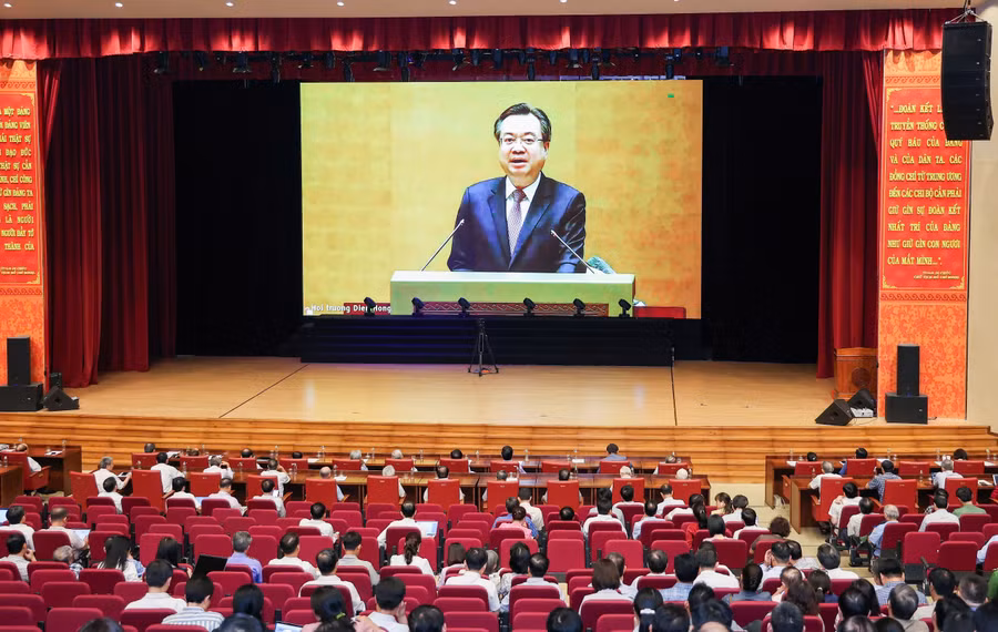 truong-ban-chinh-sach-chien-luoc-trung-uong-nguyen-thanh-nghi-trinh-bay-chuyen-de-ve-noi-dung-trong-tam-cot-loi-cua-nghi-quyet-so-70-nq-tw.jpg