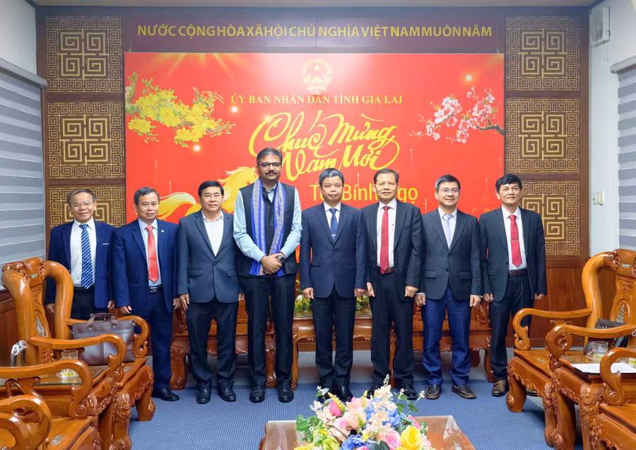 cac-dai-bieu-chup-anh-luu-niem-tai-chuong-trinh-lam-viec.jpg