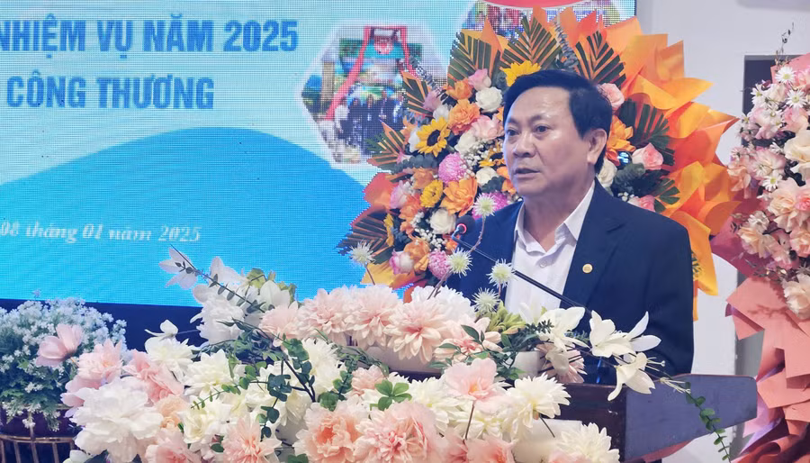 dong-chi-pham-van-binh-giam-doc-so-cong-thuong-chu-tri-hoi-nghi-anh-dong-lai.jpg