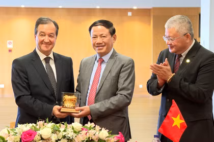 Chủ tịch UBND tỉnh Phạm Anh Tuấn làm việc với Hội Hữu nghị Bồ Đào Nha - Việt Nam