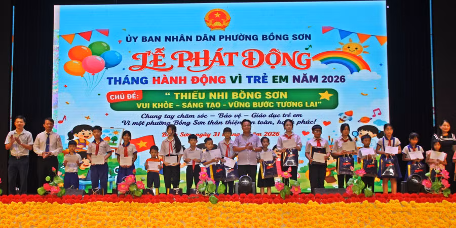 tang-qua-tre-em.jpg
