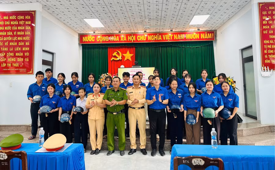 tram-csgt-tuy-phuoc-to-chuc-tuyen-truyen-phap-luat-giao-thong-cho-doan-vien-phuong-quy-nhon-tay-1639.jpg