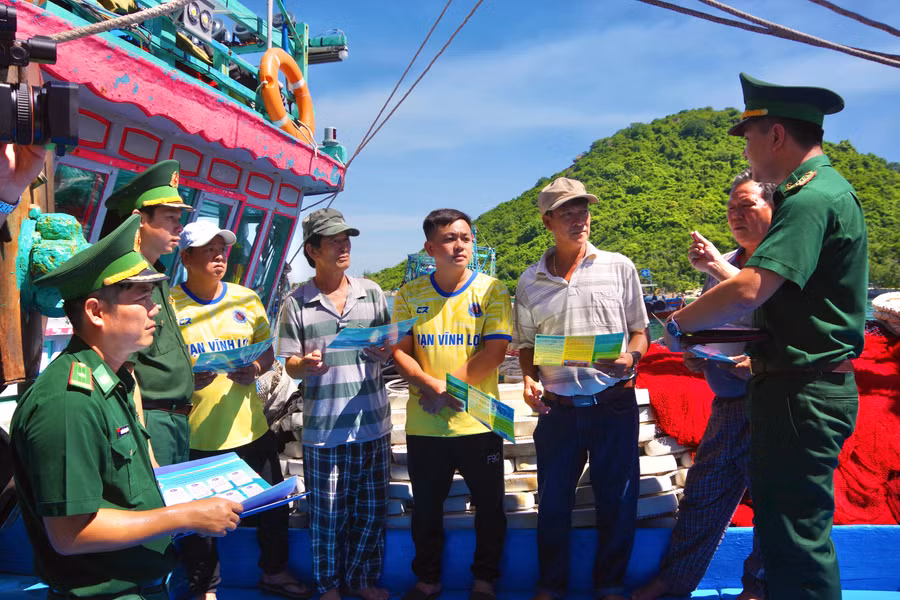 don-bien-phong-cat-khanh-tuyen-truyen-ve-iuu-va-tang-co-to-quoc-cho-ngu-dan-de-gi.jpg