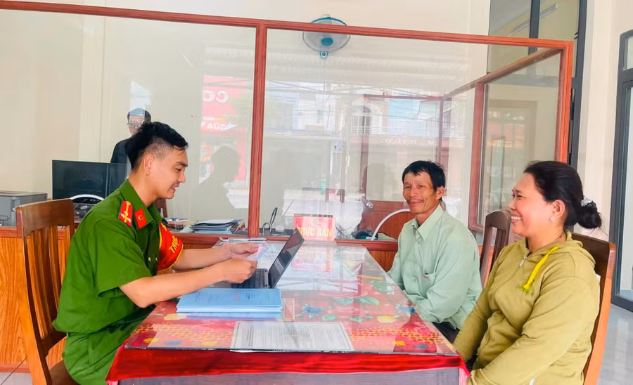 cong-an-phuong-tam-quan-ho-tro-nguoi-dan-nhan-lai-150-trieu-dong-7519.jpg
