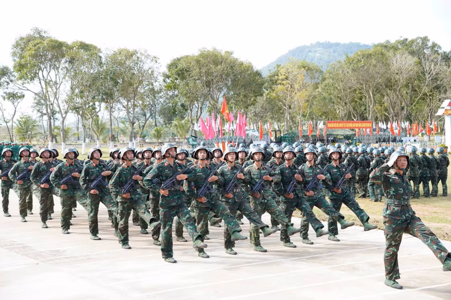 luyen-tap-duyet-binh-trong-le-ra-quan-huan-luyen.jpg