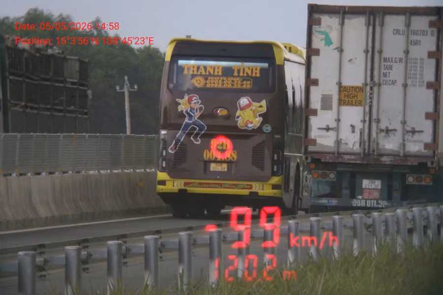 xe-khach-vi-pham-toc-do-tren-cao-toc.jpg