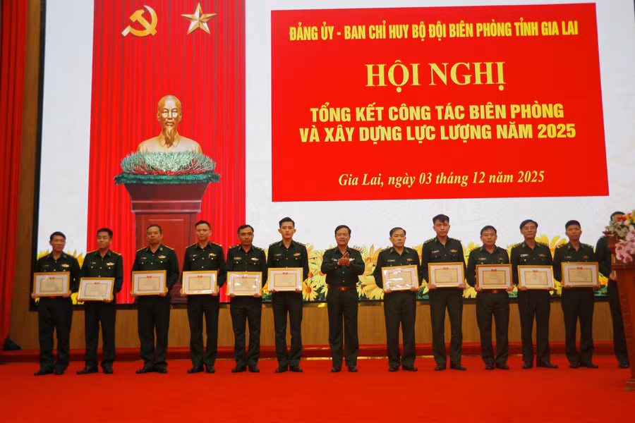 danh-hieu-thi-dua.jpg