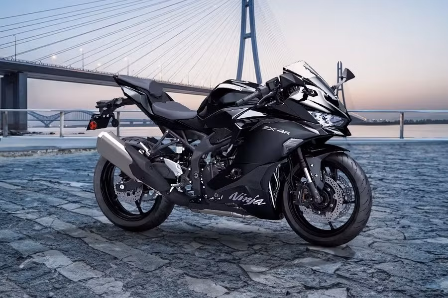 ninja-zx4r650004a8dec54.jpg