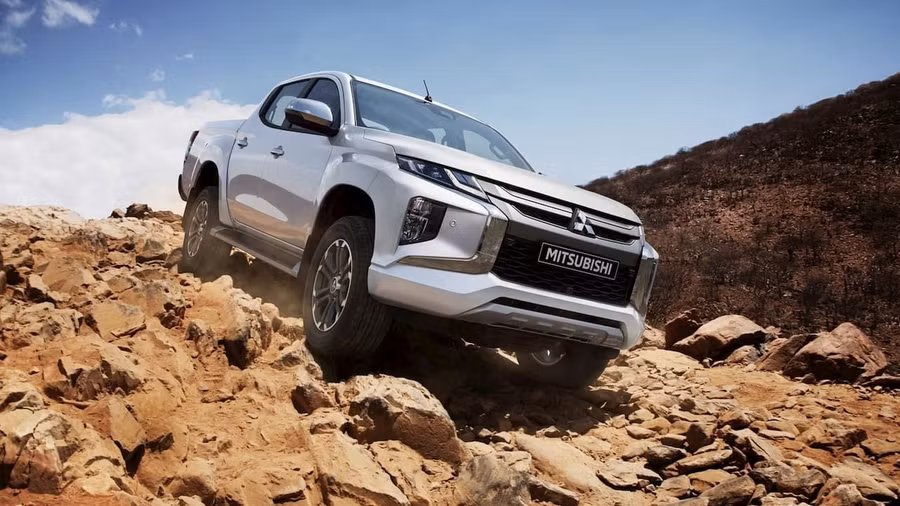 2020-mitsubishi-triton-front.jpg