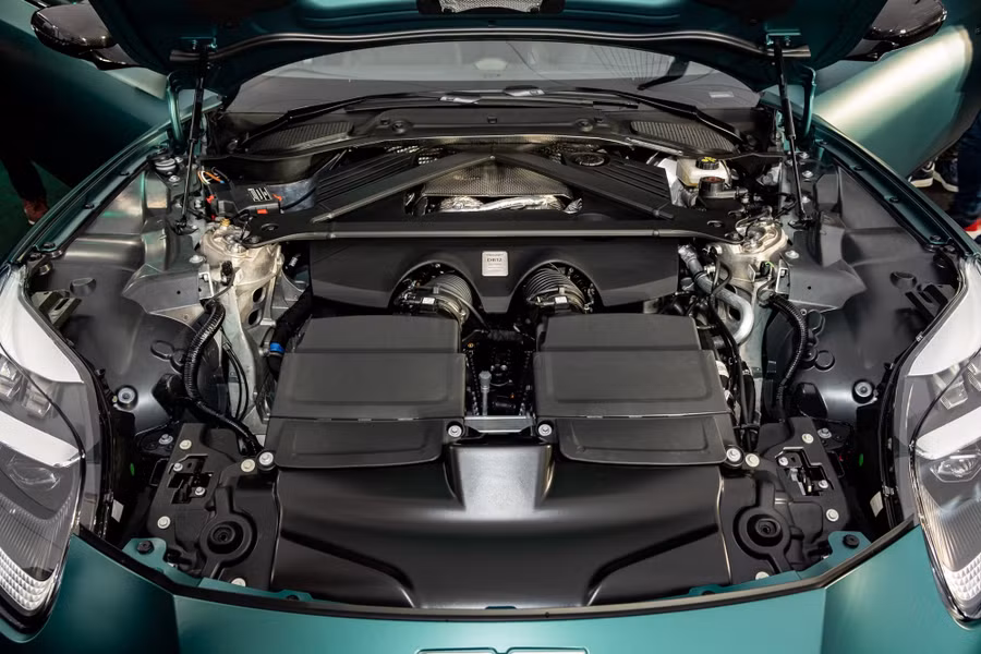 aston-martin-db12-14-1717157426503735175437-1717160426066-1717160426212777634851.jpg