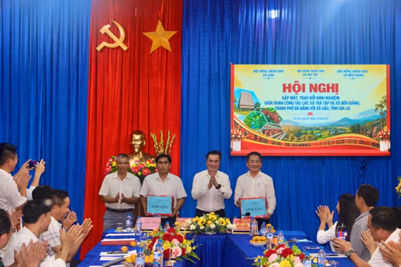 HĐND xã Gào và các địa phương của TP. Đà Nẵng gặp mặt, trao đổi kinh nghiệm
