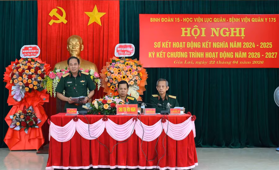 cac-dong-chi-chu-tri-hoi-nghi.jpg
