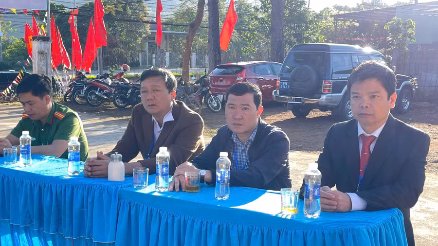 pho-chu-tich-ubnd-tinh-nguyen-huu-que-du-le-khai-mac-bau-cu-dai-bieu-quoc-hoi-khoa-xvi-va-dai-bieu-hdnd-cac-cap-nhiem-ky-2026-2031-tai-khu-vuc-bo-phieu-so-11-thon-2-xa-chu-pah.jpg