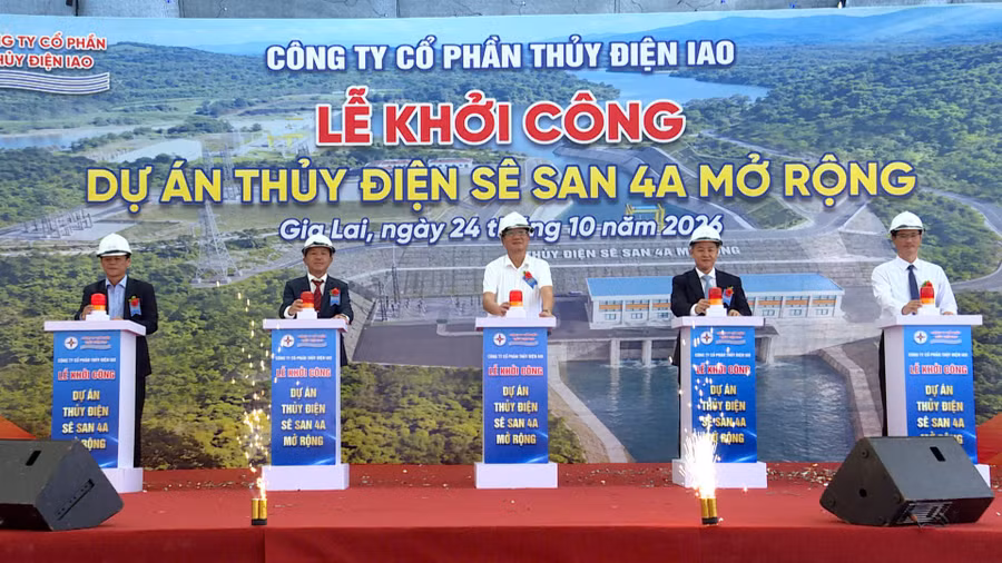 cac-dai-bieu-bam-nut-khoi-cong-du-an-nha-may-thuy-dien-se-san-4a-mo-rong.jpg