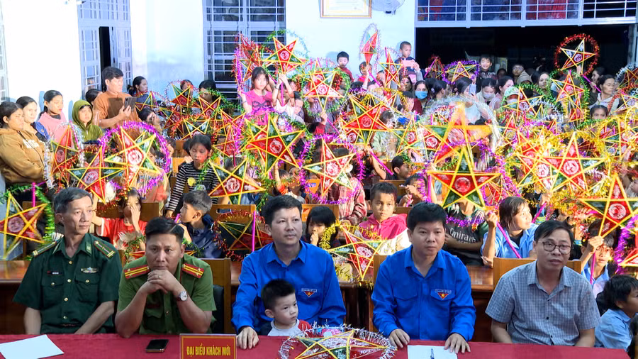 cac-dai-bieu-tham-du-chuong-trinh.jpg