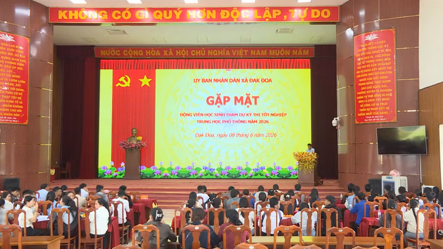 quang-canh-buoi-gap-mat.jpg